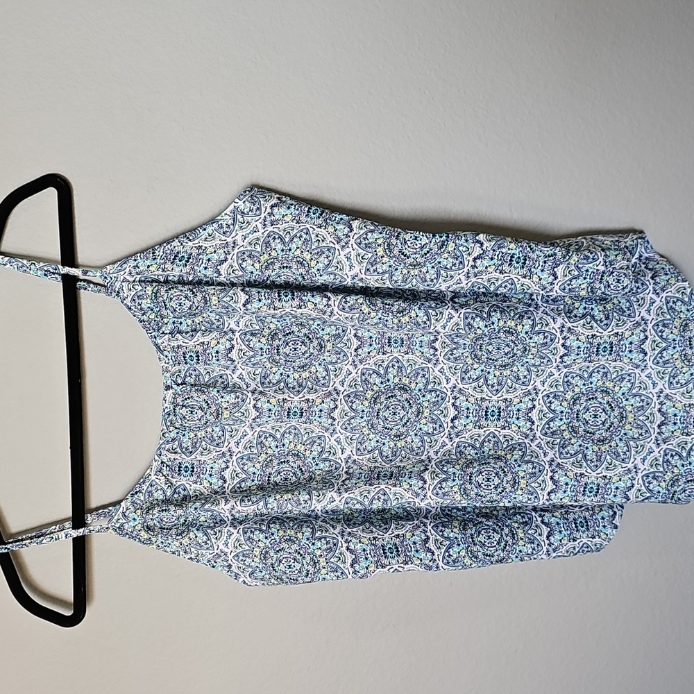 Faded Glory Summer Casual Blue and White Medallion Patterned Camisole Large
